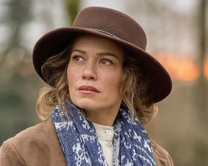 HOPE VALLEY 1874: WE CATCH UP WITH THE SERIES STARS, BETHANY JOY LENZ, BENJAMIN AYRES &amp; JILL HENNESSY  