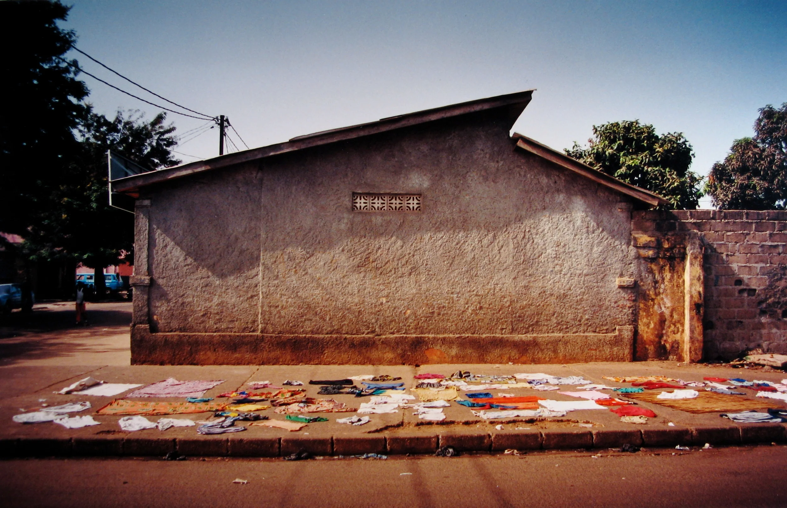 DRYING THE WASH, GUINEA
