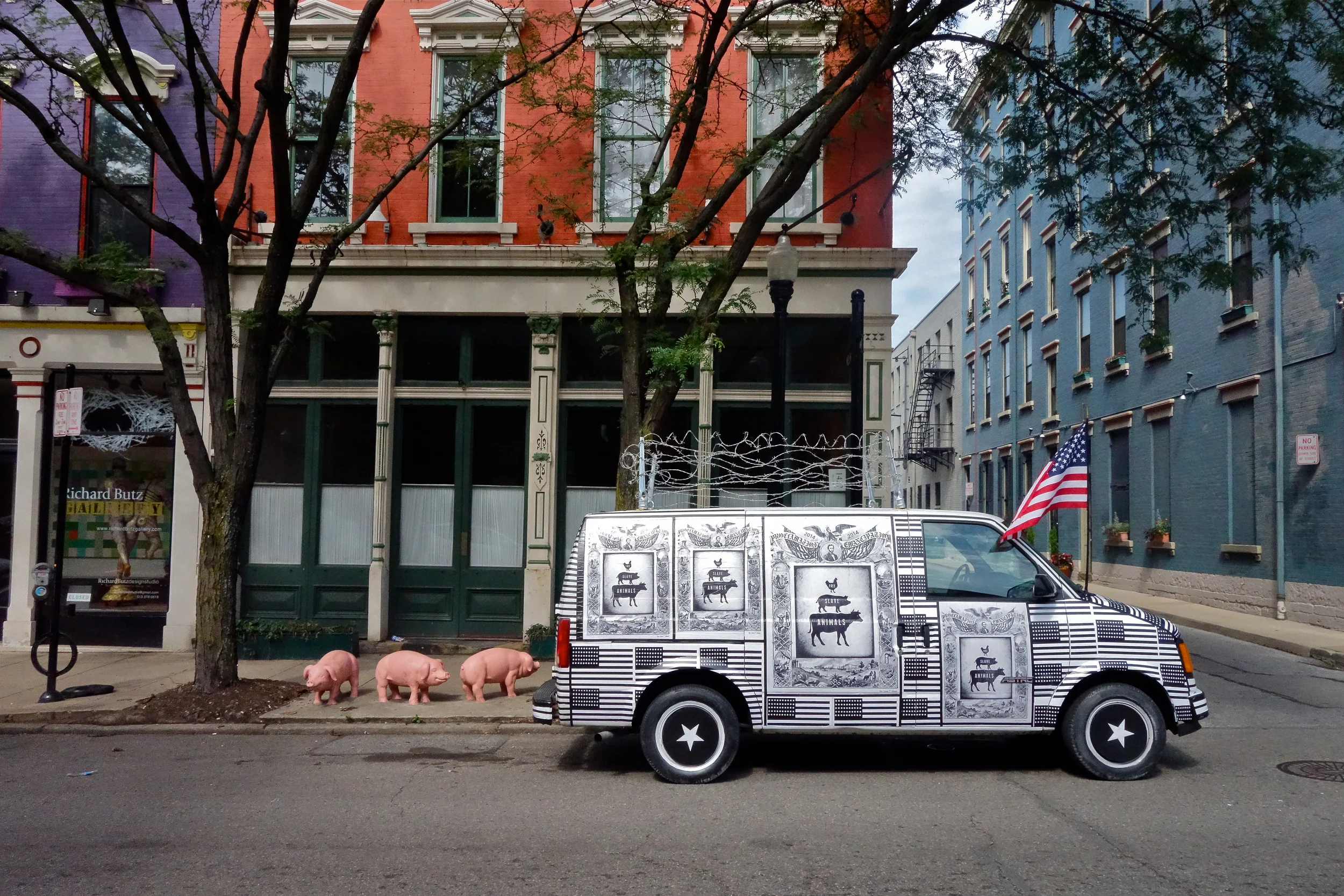 THE INTERNATIONAL FREEDOM CENTER LIBERATING PIGS BACK INTO THE CITY THAT IT BUILT