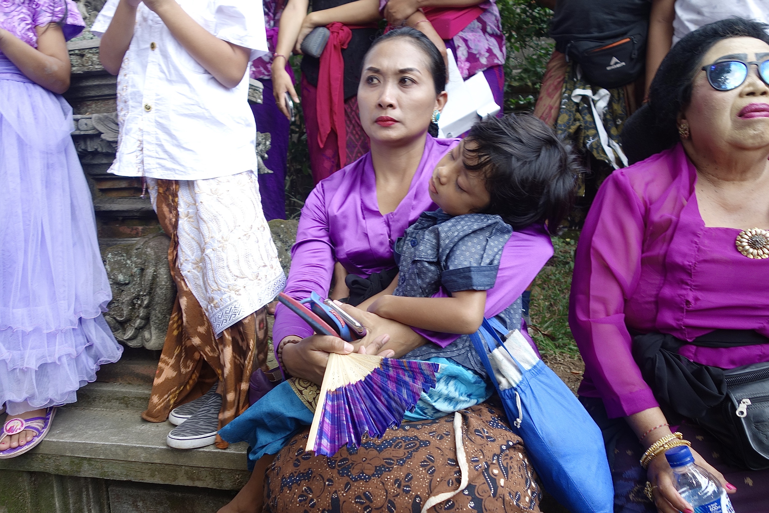 WAITING DURING THE ROYAL CREMATION OF TJOKORDA PUTRA WIDURA