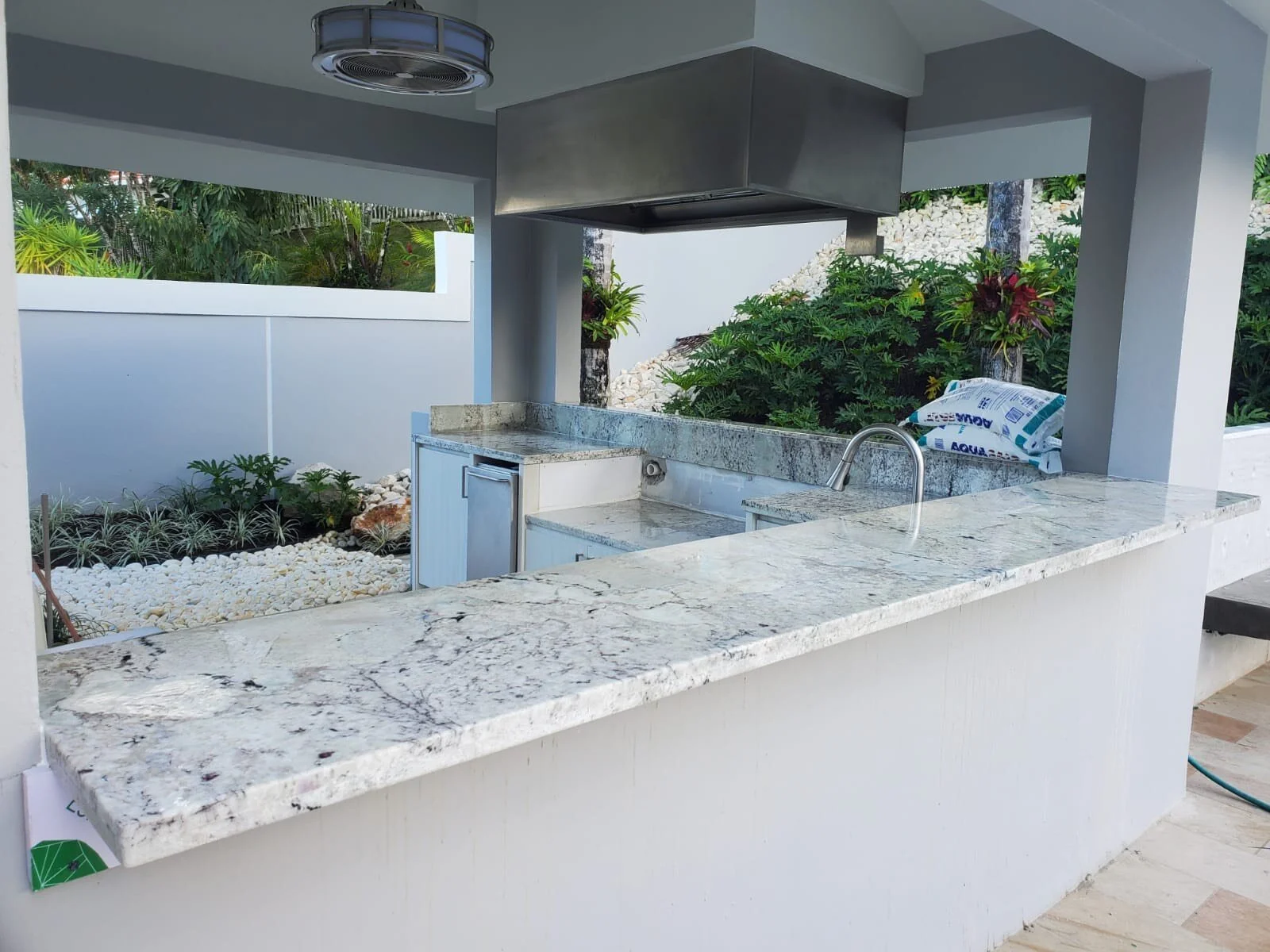 White Galaxy_OutdoorKitchen (10).jpeg
