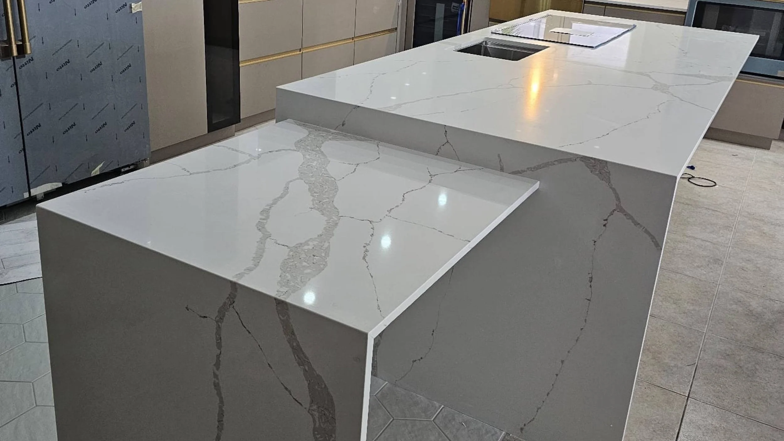 Colosas ountertop Quartz By Ninham  Encimera Cuarzo  (2).jpg