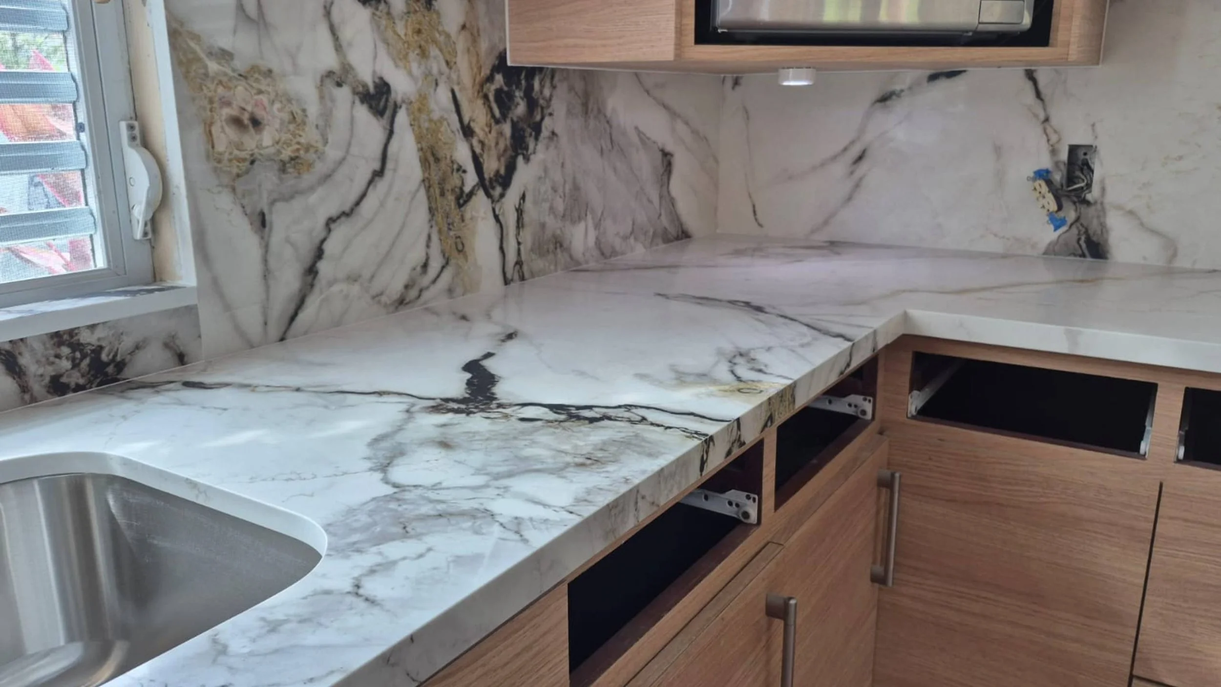 Amida Cuarzo Instalado (3).jpg