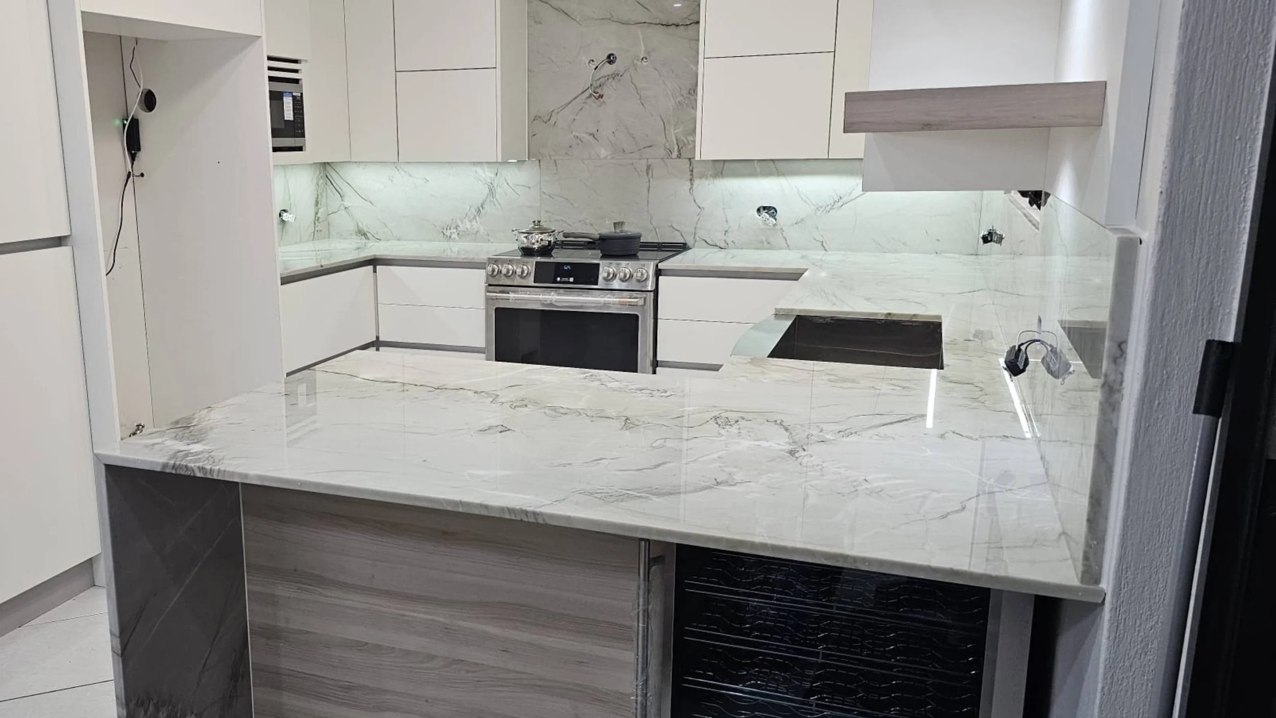 Bianco Superiore cuarcita instalado (3).jpg