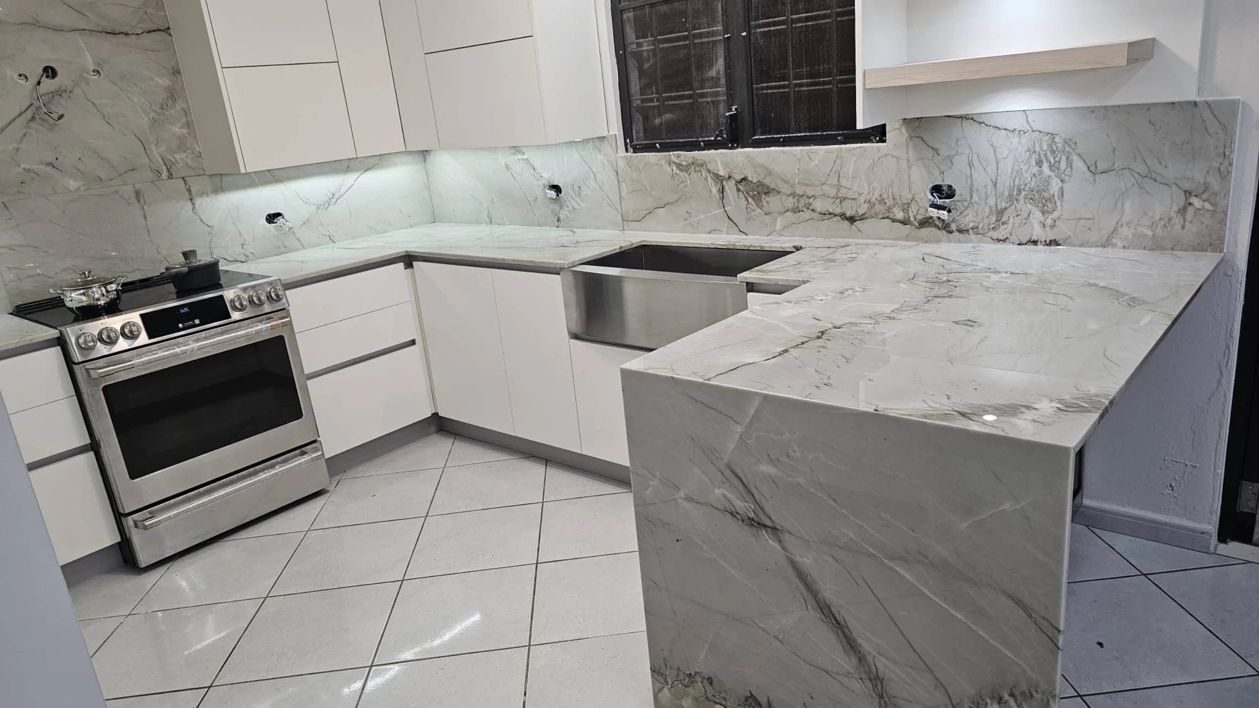Bianco Superiore cuarcita instalado (2).jpg