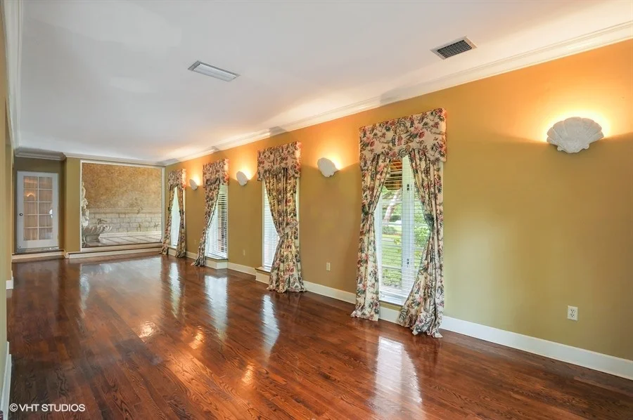 06_8820ArvidaDr_148_FoyerLivingRoom_LowRes.jpg