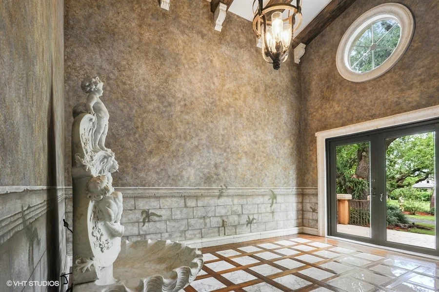 05_8820ArvidaDr_32_Foyer_LowRes.jpg