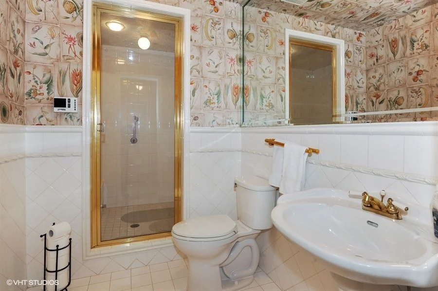 20_8820ArvidaDr_9_2ndBathroom_LowRes.jpg