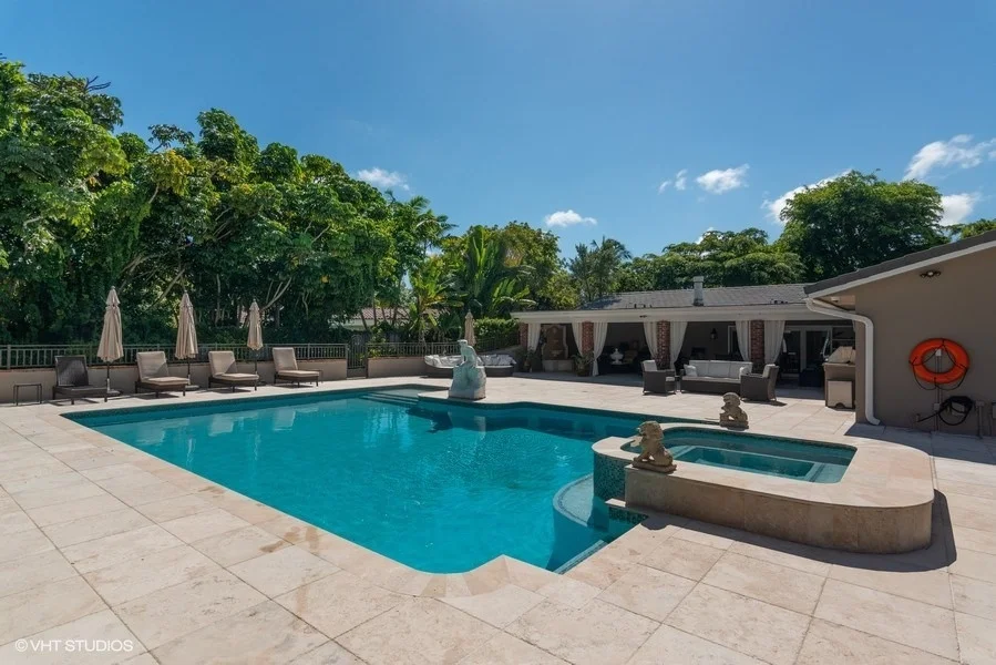 17_6725SW117thSt_29_PoolJacuzziPatio_LowRes.jpg