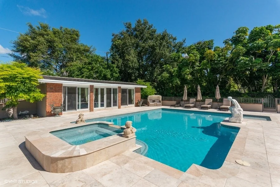 21_6725SW117thSt_368_PoolJacuzzi_LowRes.jpg