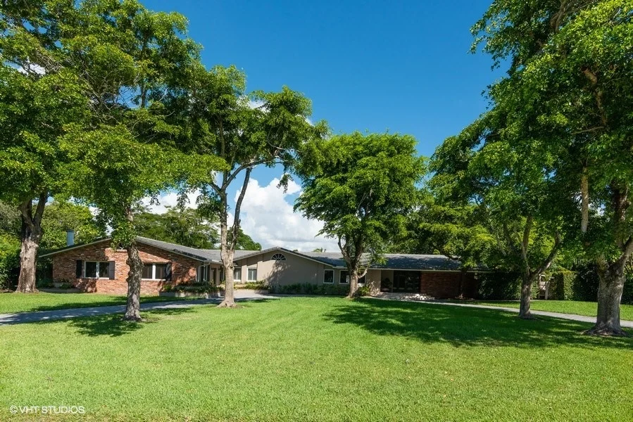 01_6725SW117thSt_57_FrontView_LowRes.jpg