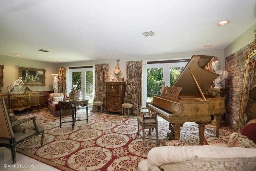 03_6725SW117thSt_1_FormalLivingRoom_LowRes.jpg