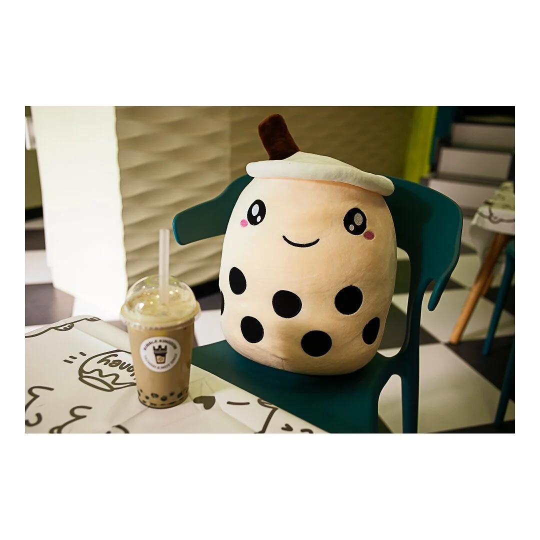 Best boba tea I&rsquo;ve EVER had💕 And look at this cute boba plush!😭 Thanks to @bubble_king.pl for their unique tea flavors and cute shop aesthetic. Friendly staff, too! 
October 2020
.
.
.
#Leica #LeicaM240 #Leica35mm #Leica35mmSummicron #35Summi
