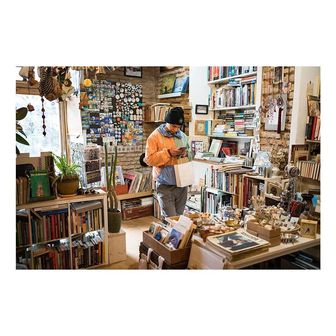 @keistoteka is a cute, little bookshop! Lots of interesting books and souvenirs, and sometimes, cats!
.
February 2020
.
.
.
.
.

#SonyRX1RII&nbsp;#RX1RII&nbsp;#35mm&nbsp;#Zeiss&nbsp;#Sonnar&nbsp;#SonyAlpha&nbsp;#SonyImages&nbsp;#photojournalism&nbsp;