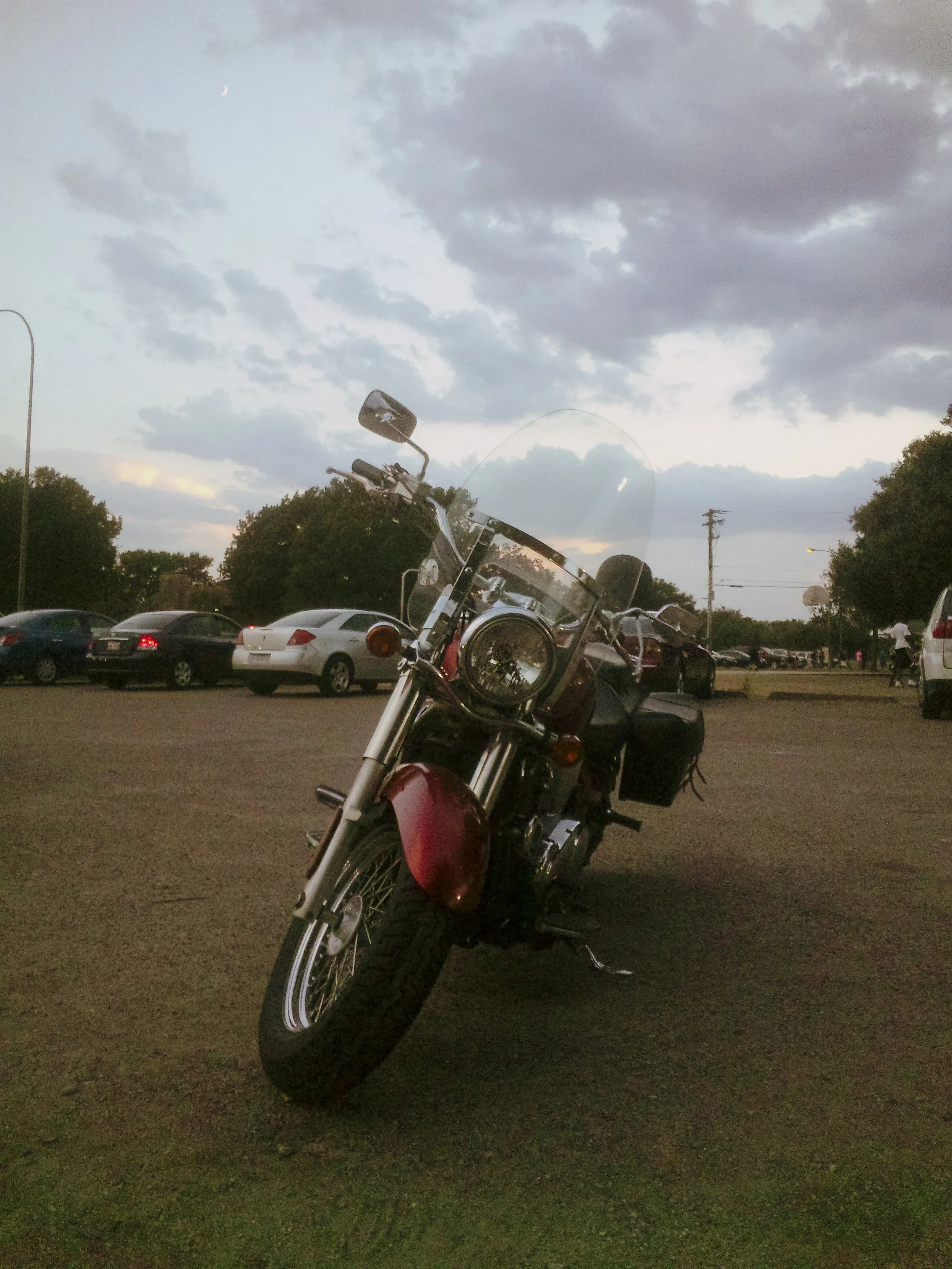 f2.8, 1/100, ISO 400. August 11, 2013