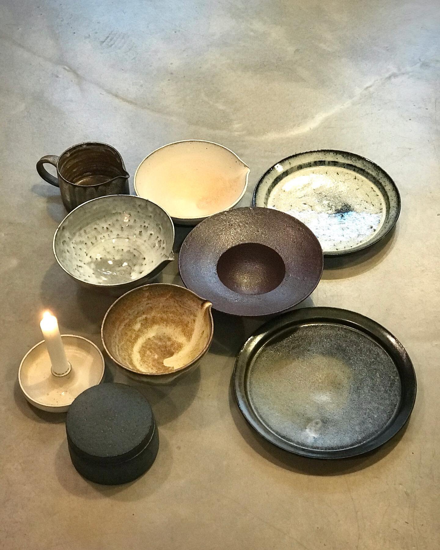 .
Collection of colors and textures on a rainy day in Copenhagen.
Makes me wanna sit close to the cooling kiln, drinking tea all day..
.
What i like most about making ceramics, is to collect (or develop actually) these different glazes and to work wi