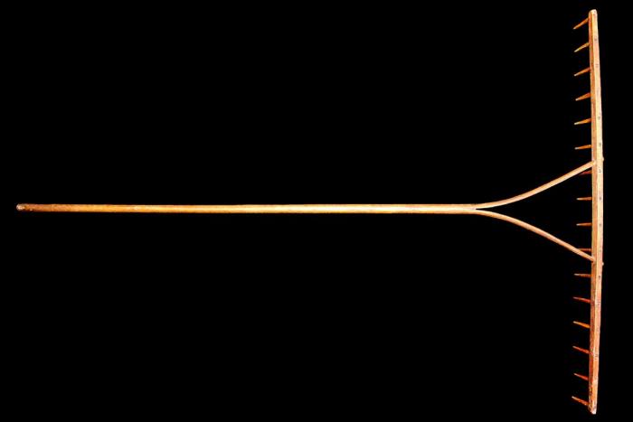 Traditional hay rake. Source: http://100objects.qahn.org