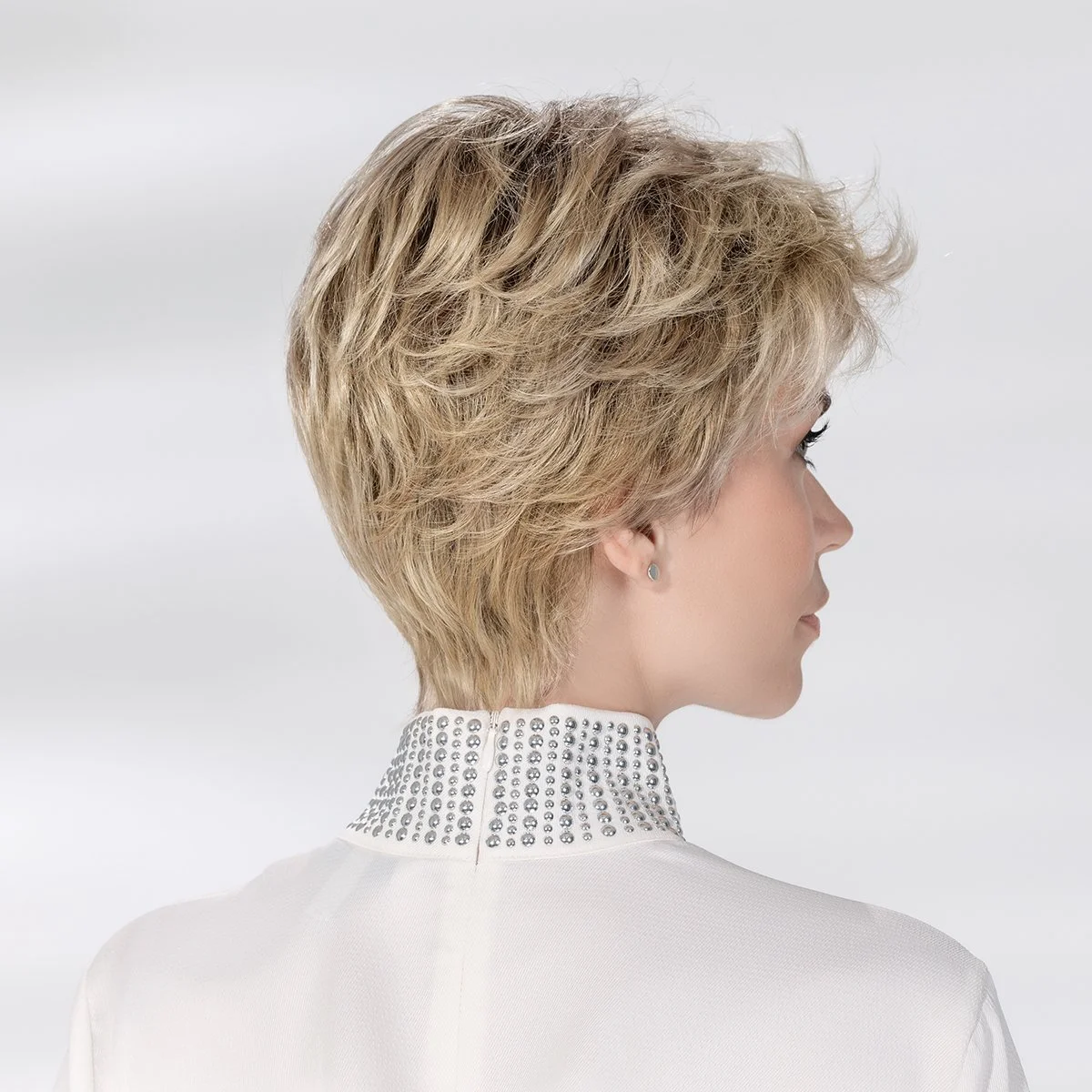 posh_deluxe_sandyblonderooted