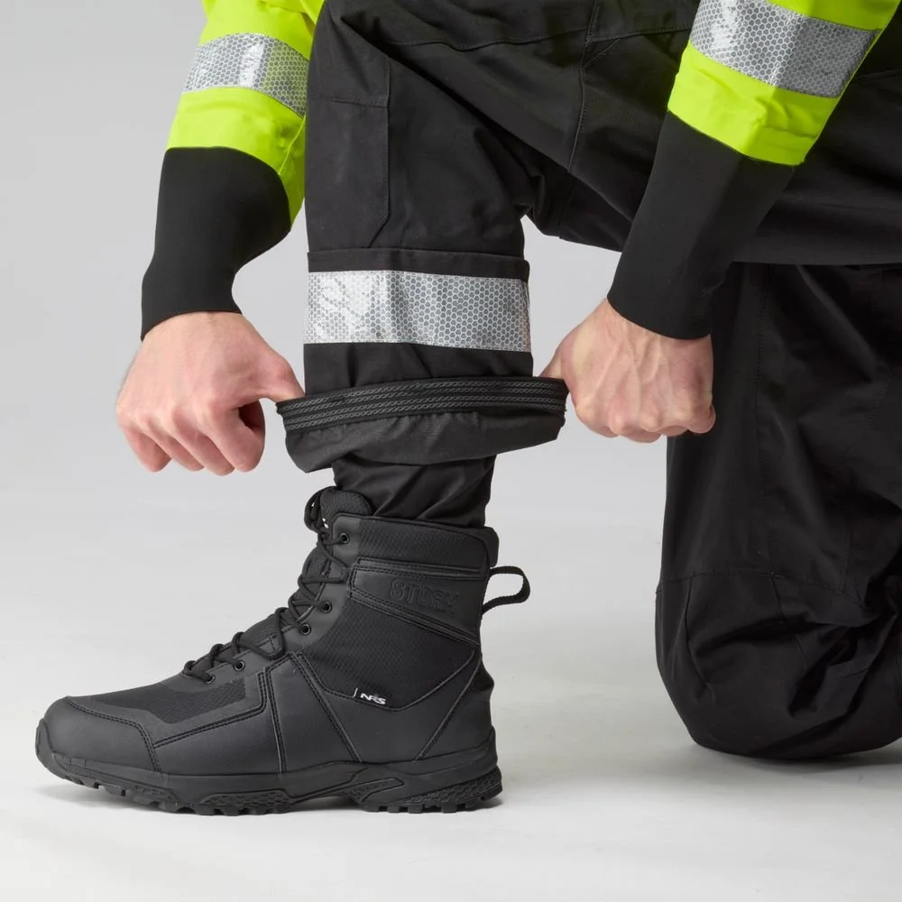 22561_02_SafetyYellow_Model_Detail3_112525_1000x1000.jpg