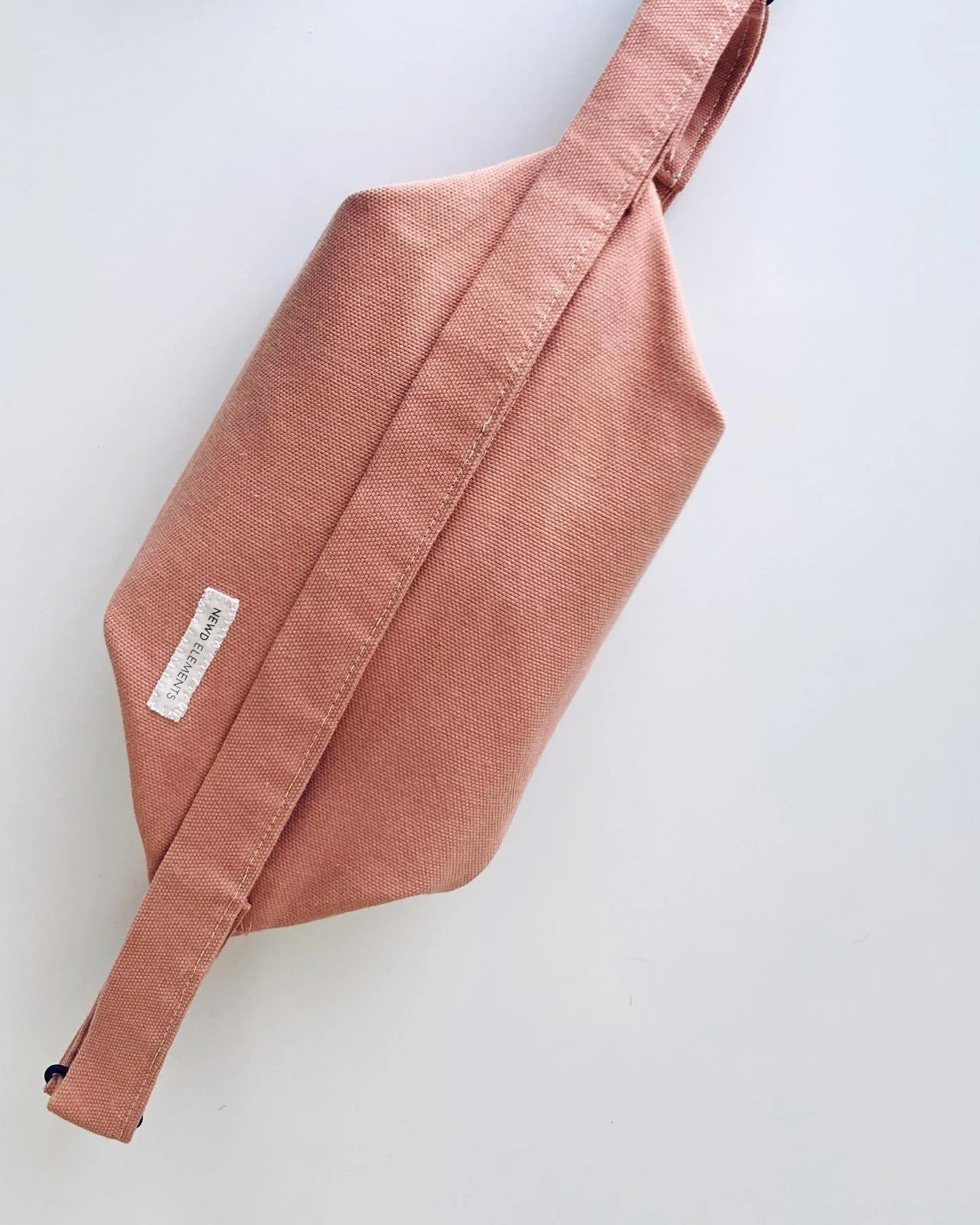 the upgraded dopp kit [with strap] now has a name - slyngepose, which is danish for sling bag (or most people have been using fanny packs). There&rsquo;s finally a name, but may be the last of its kind, unless I find more unwanted zippers at this len