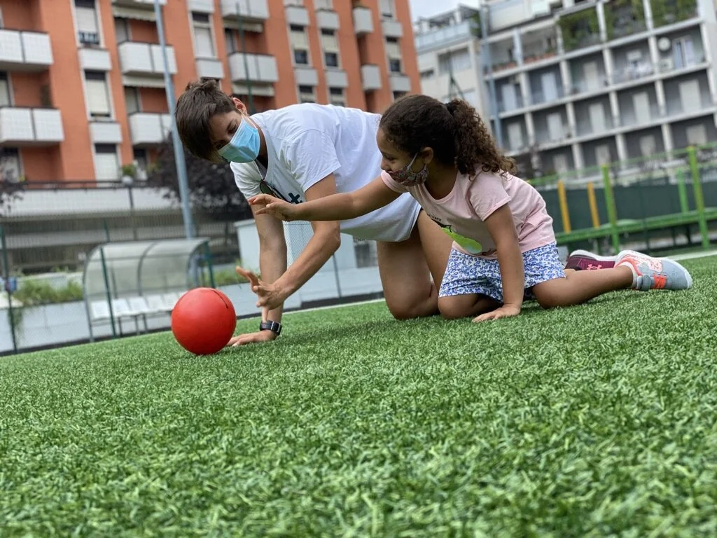 Hajar e le lezioni di sport adattato online con Andrea