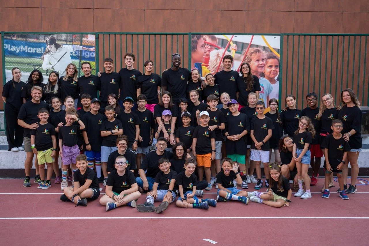 L’immagine rappresenta i bambini, i tutor, i supervisor, gli istruttori e i fondatori del Fight Camp – edizione 2026, ed è stata scattata dal fotografo Alessio Perboni