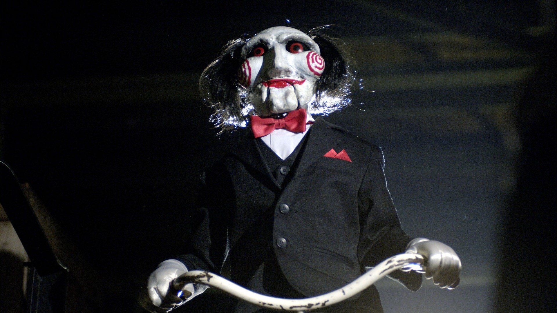 Everything Wrong With Saw In 8 Minutes Or Less
