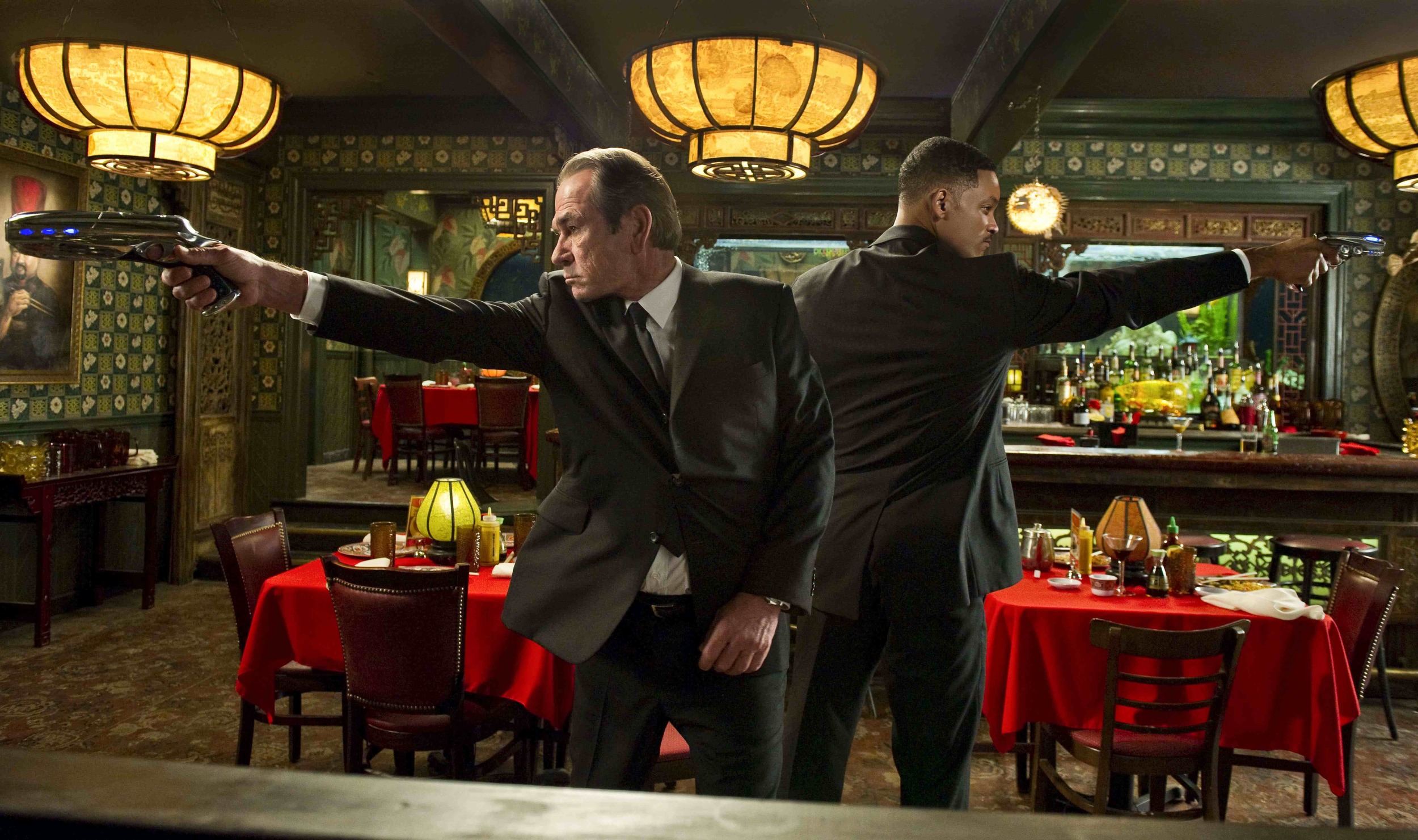 Everything Wrong With Men In Black 3 In 6 Minutes Or Less