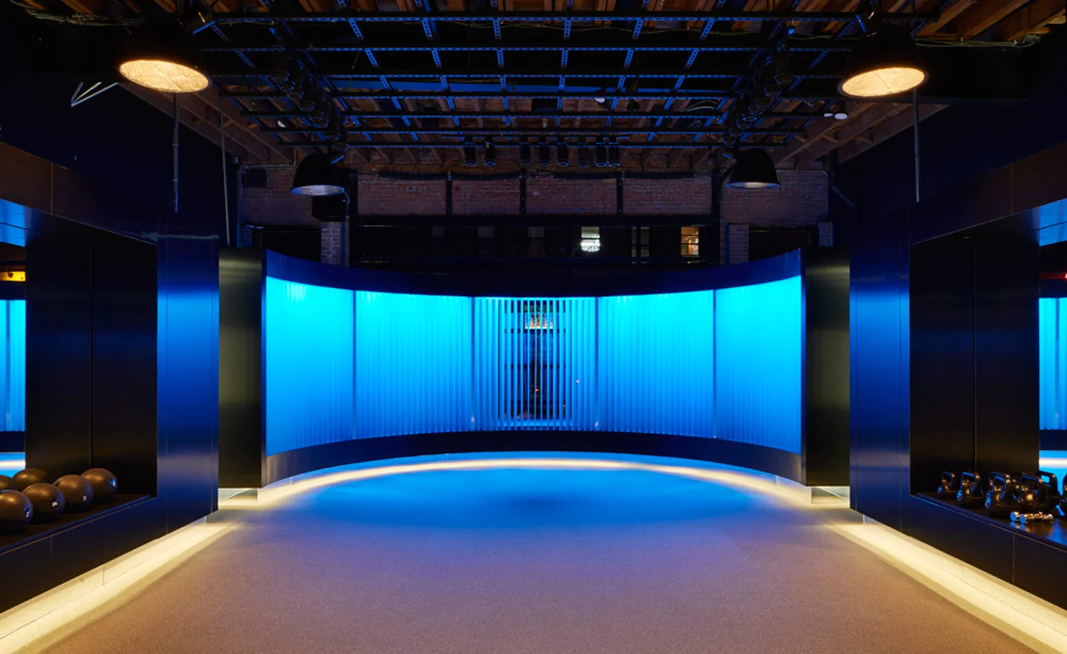 Nike's New Invitation-Only Women's Fitness Studio / estiloNYC
