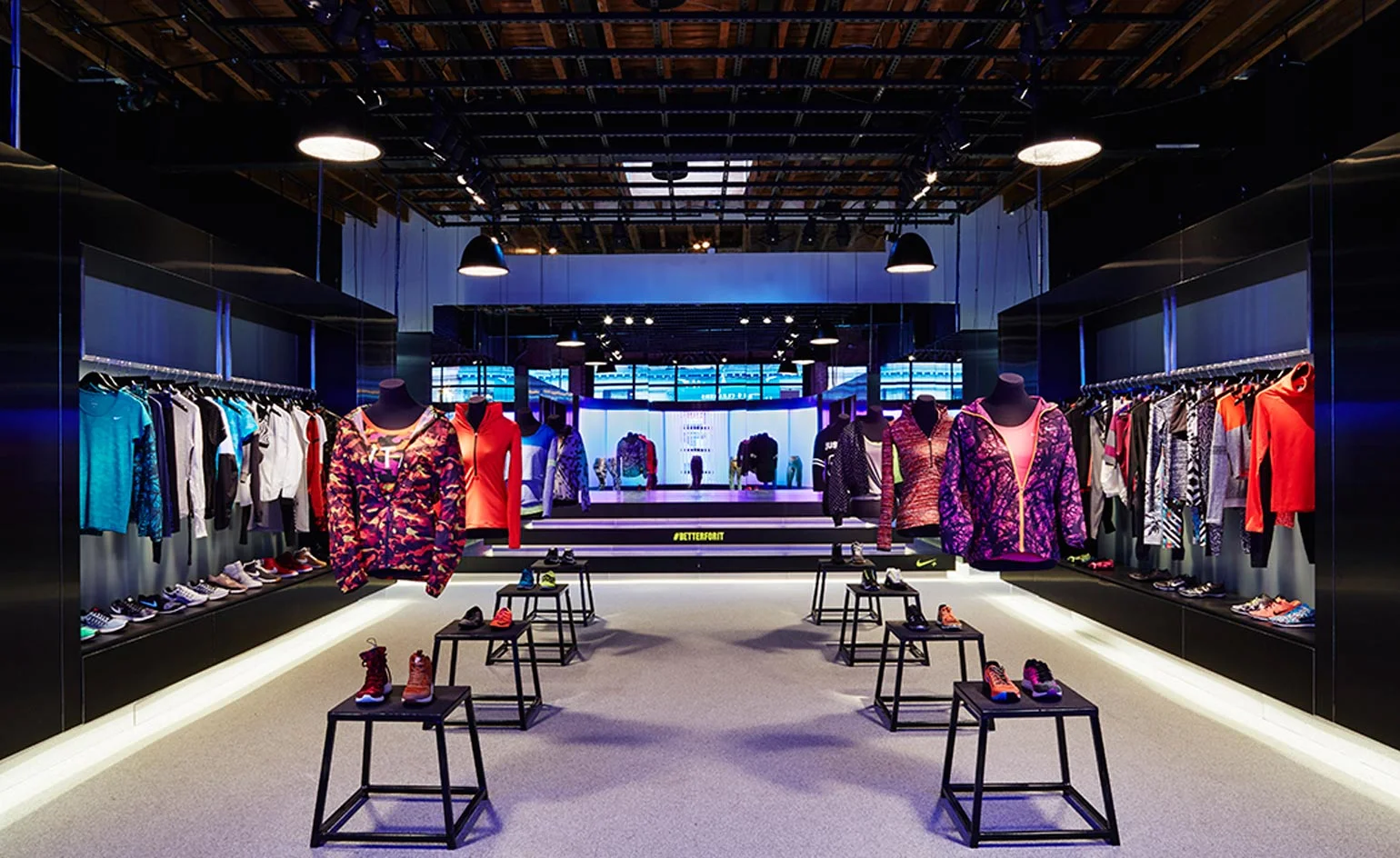 Nike's New Invitation-Only Women's Fitness Studio / estiloNYC