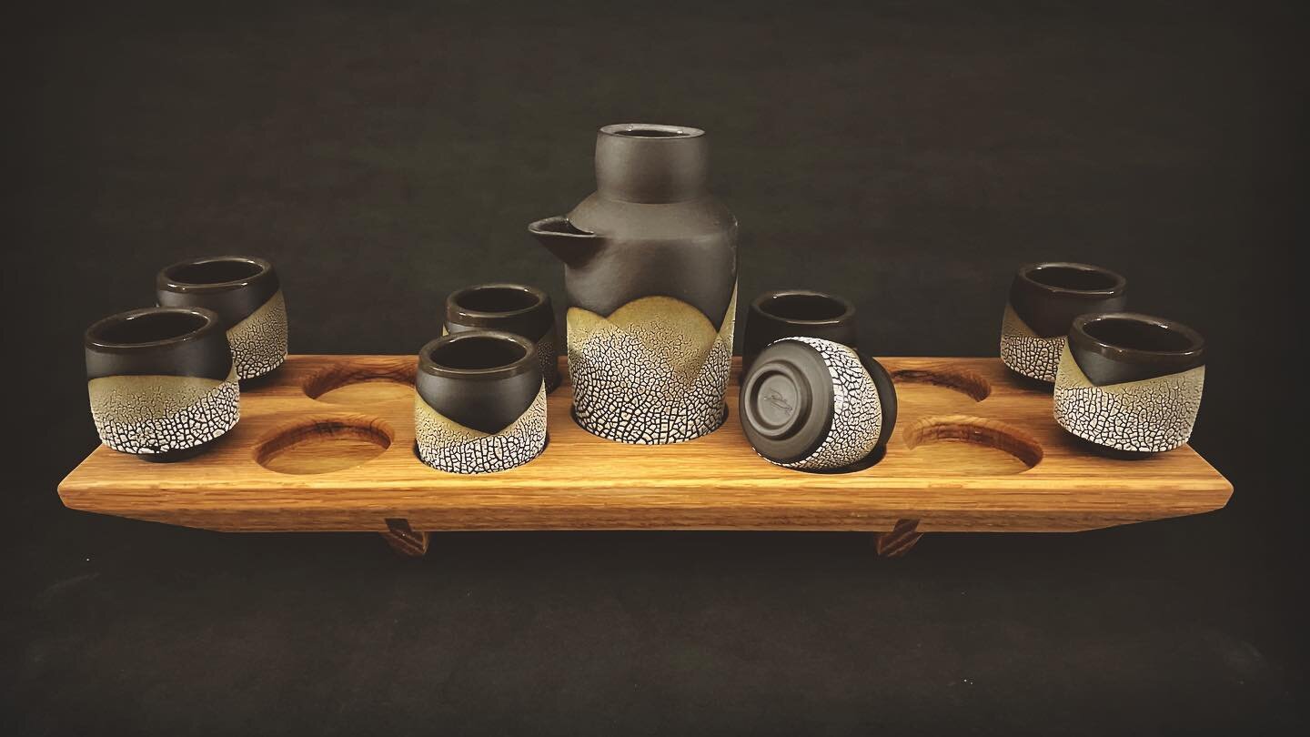 First sake set.. made its way to California a few weeks ago&hellip; enjoyed working on this one for sure. 

#saki #set #lichen #texture #glaze #smallbatch #brownbear #clay #kentuckymudworks #wheelthrown #ceramics #pottery #functionalpottery #handcraf
