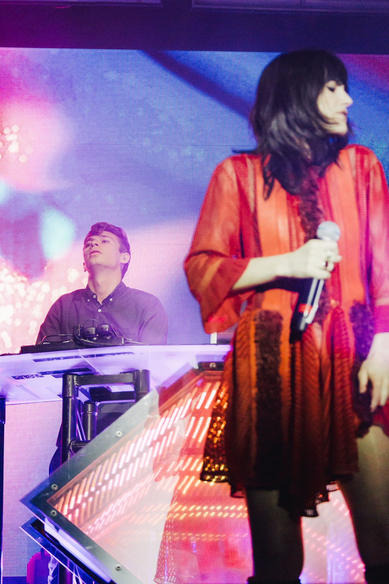 29.05.2015 Flume brings out Isabella Manfredi (of The Preatures) for a surprise guest performance @ FXC @ the Sydney Opera House. Galleries on Inthemix & Hobogestapo (www.hobogestapo.com).