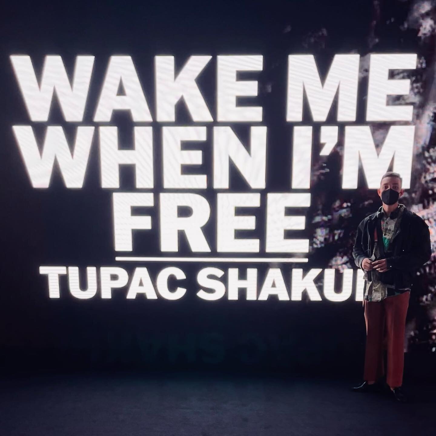 Please do yourself a favor and check out this exhibit that explores the life and legacy of Tupac Shakur before it's gone. I'm still mind blown. Y'all honored the ancestors @nwaka.onwusa 🕯. #tupacshakur #wakemewhenimfree