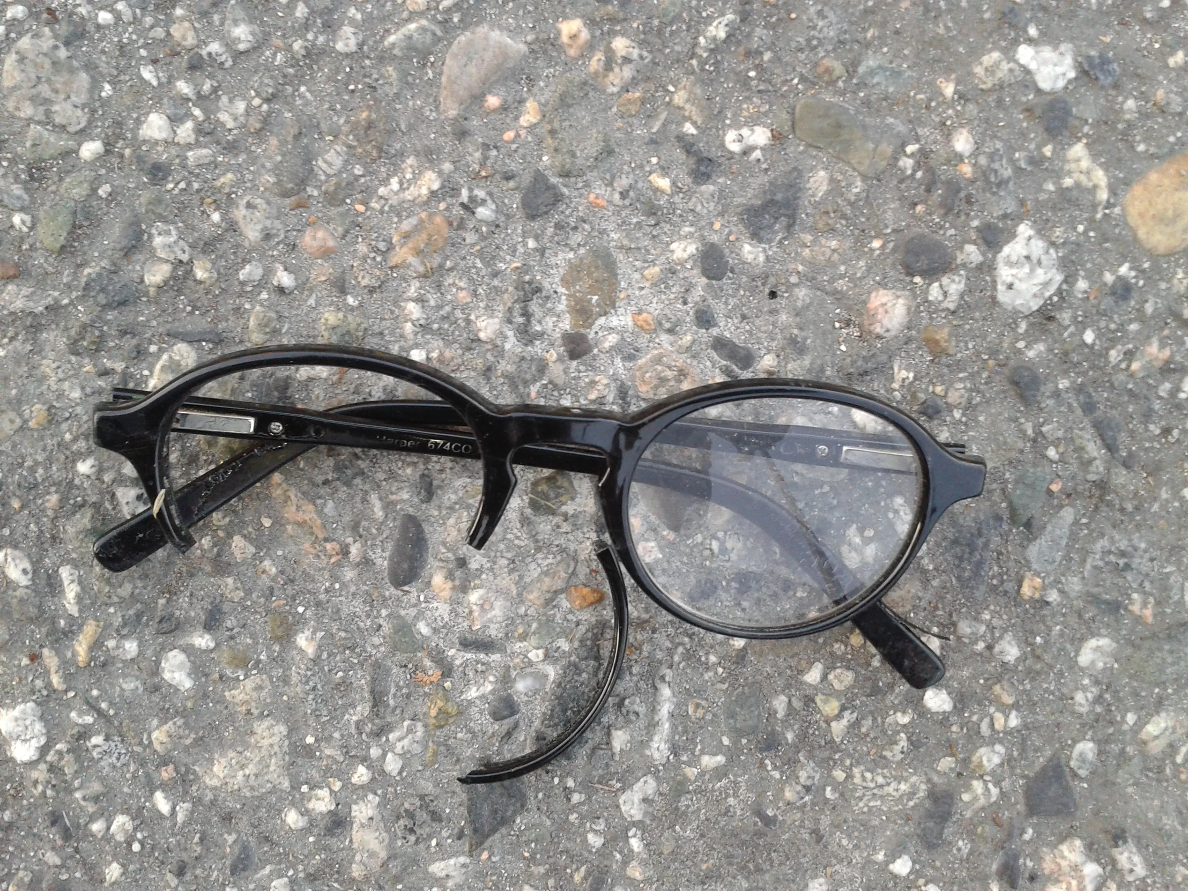 eyeglasses-366446.jpg