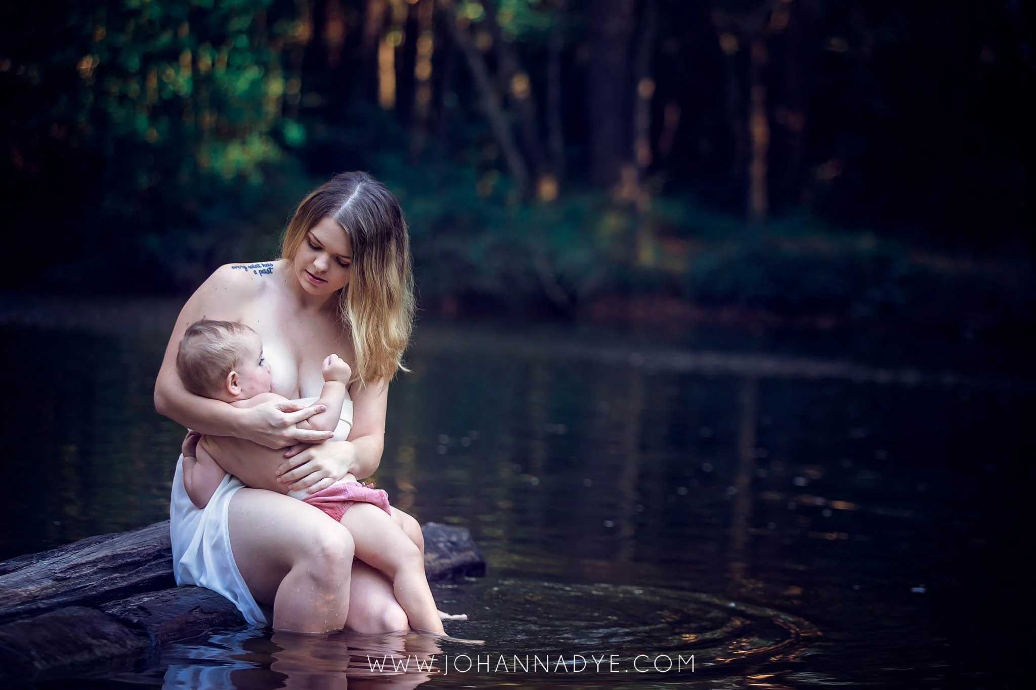 Breastfeeding Photography Session in Fayetteville North Carolina - Johanna Dye