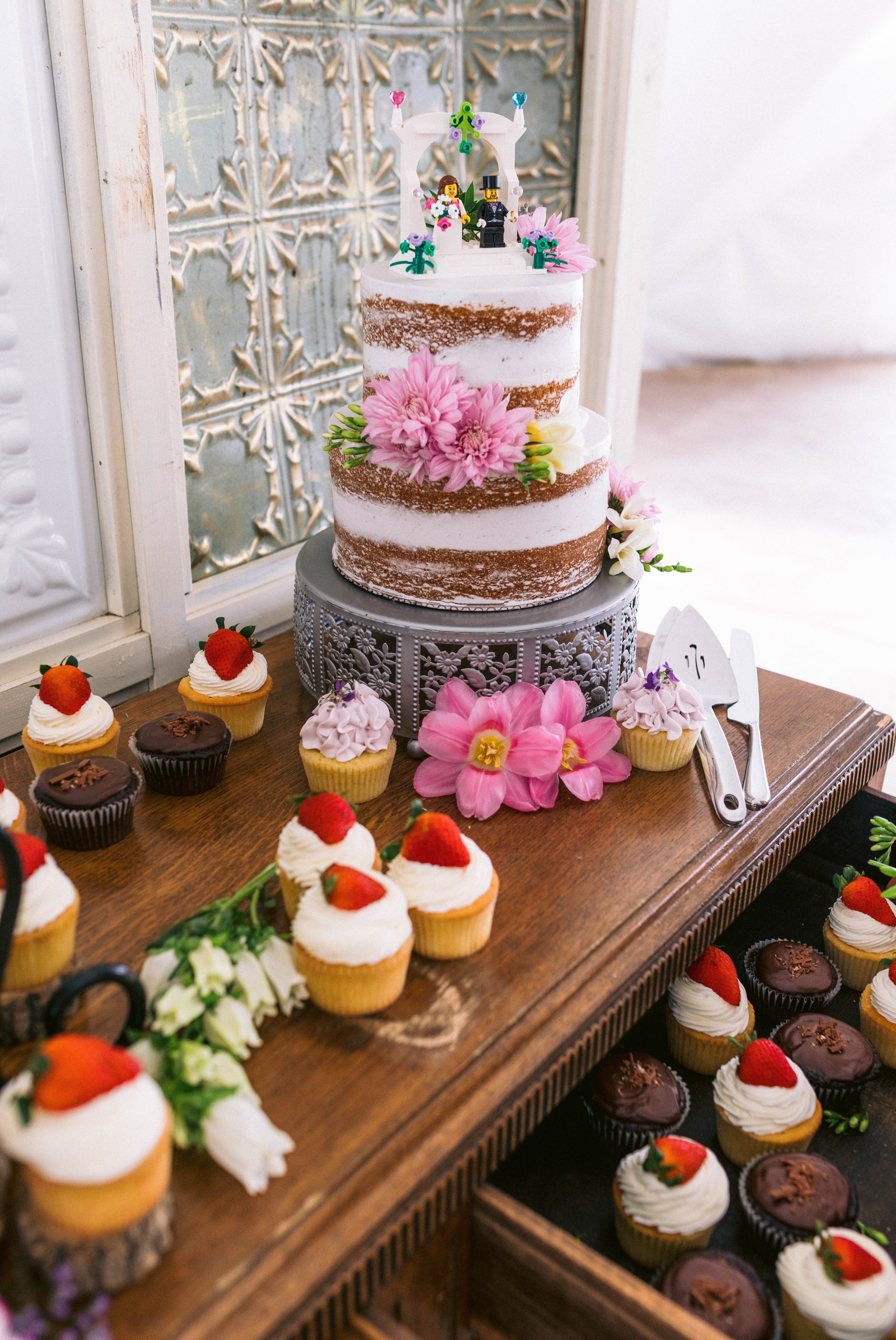  cake table - Honolulu Oahu Hawaii Wedding Photographer 