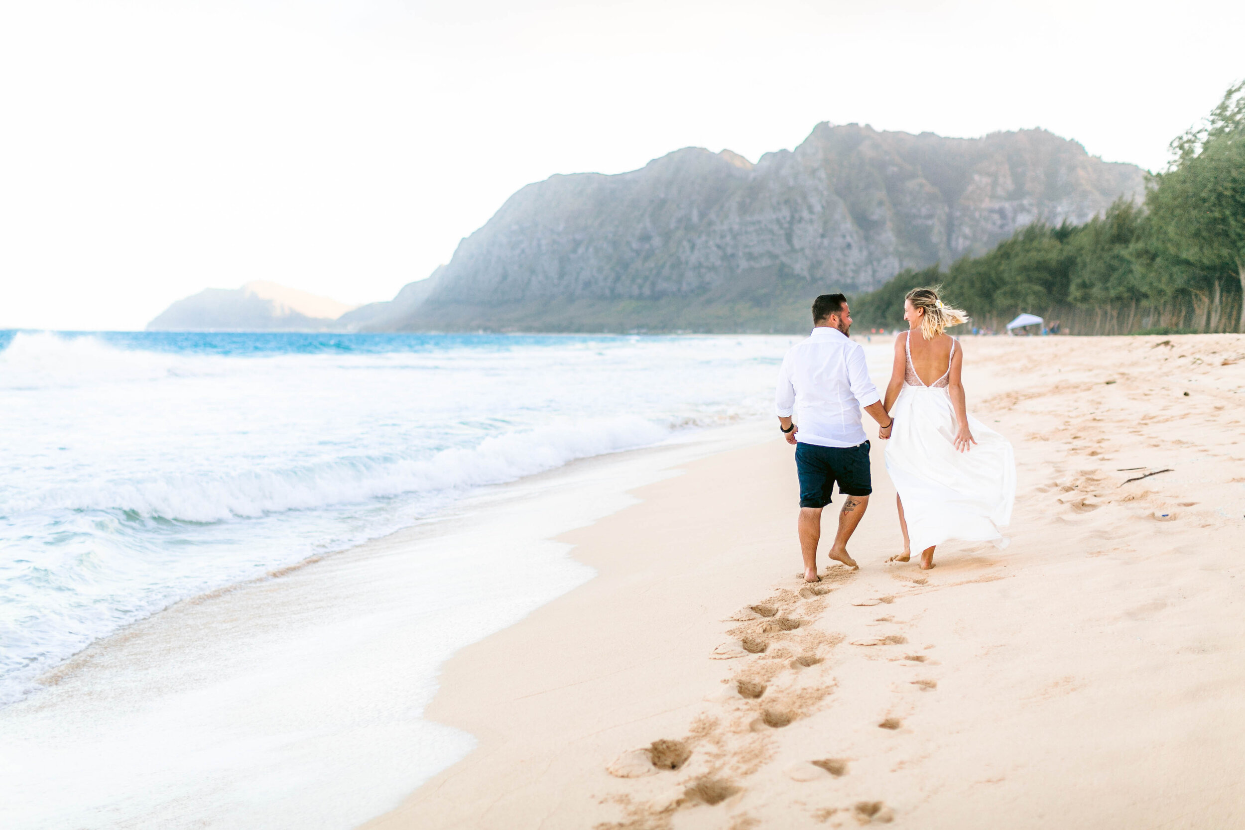 Elopement at Waimanalo Beach, Sherwood Forest - Oahu Hawaii Wedding Photographer - Hawaii Strand Hochzeit