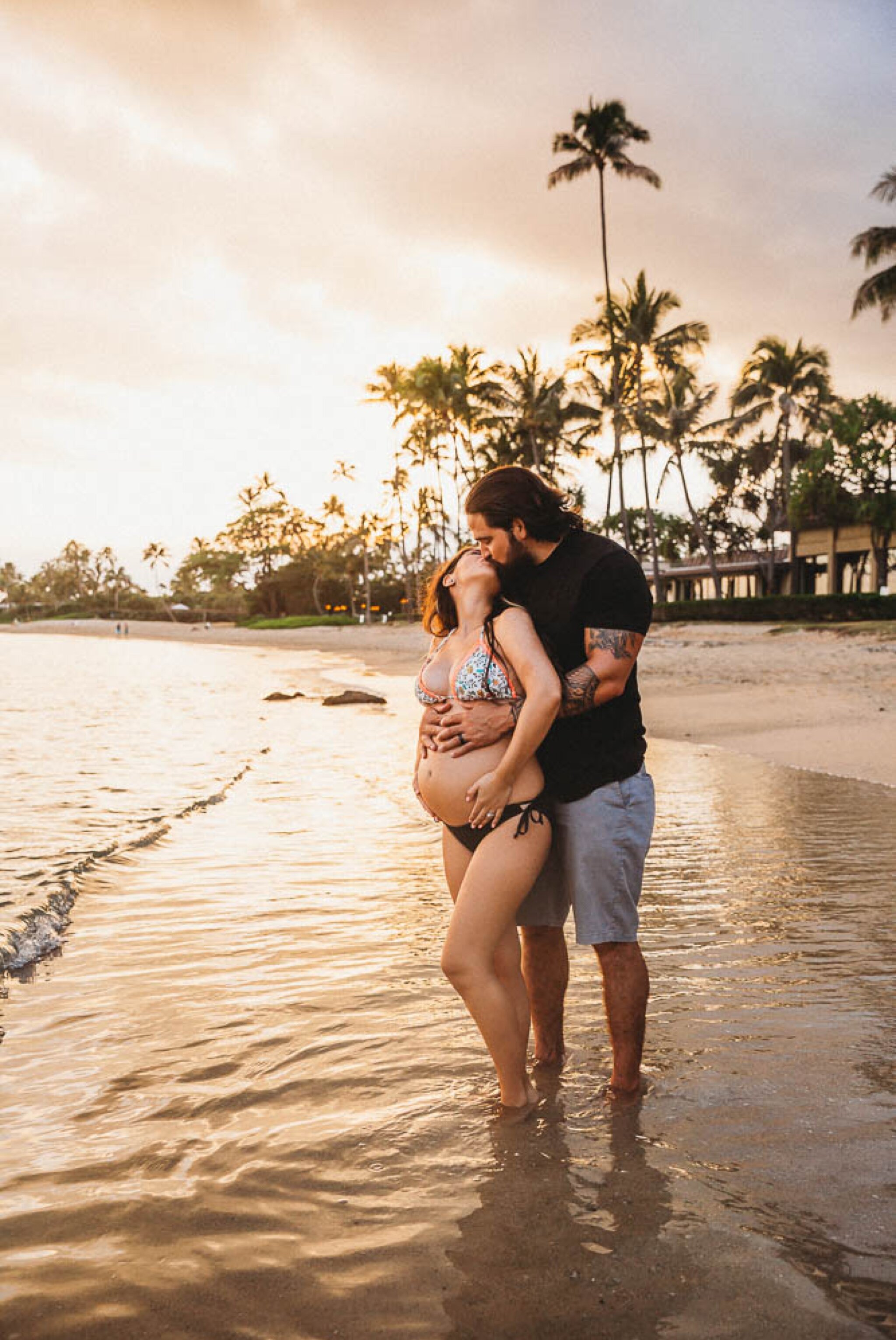 Sunset Maternity Photography Session at Kahala Beach in Oahu - Hawaii Family Photographer - Johanna Dye 31.jpg
