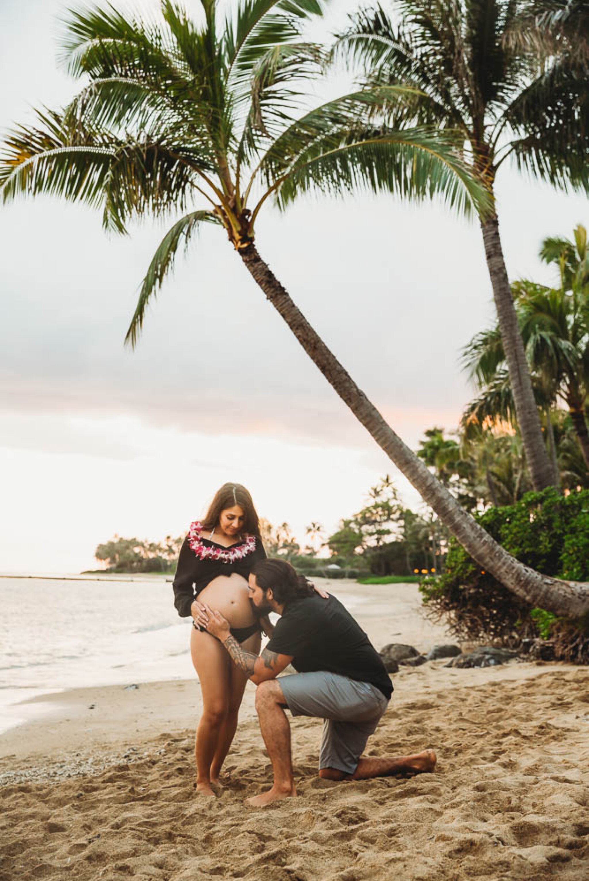 Sunset Maternity Photography Session at Kahala Beach in Oahu - Hawaii Family Photographer - Johanna Dye 29.jpg