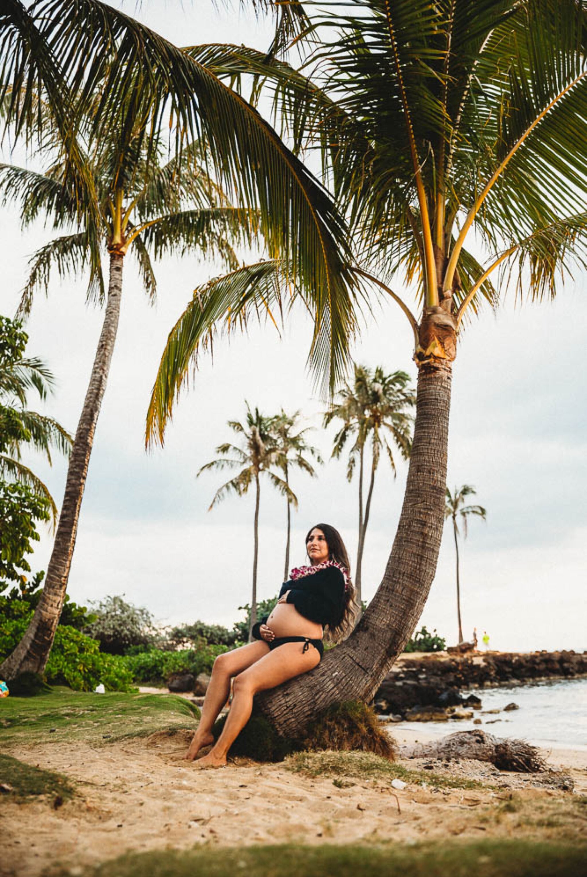 Sunset Maternity Photography Session at Kahala Beach in Oahu - Hawaii Family Photographer - Johanna Dye 19.jpg
