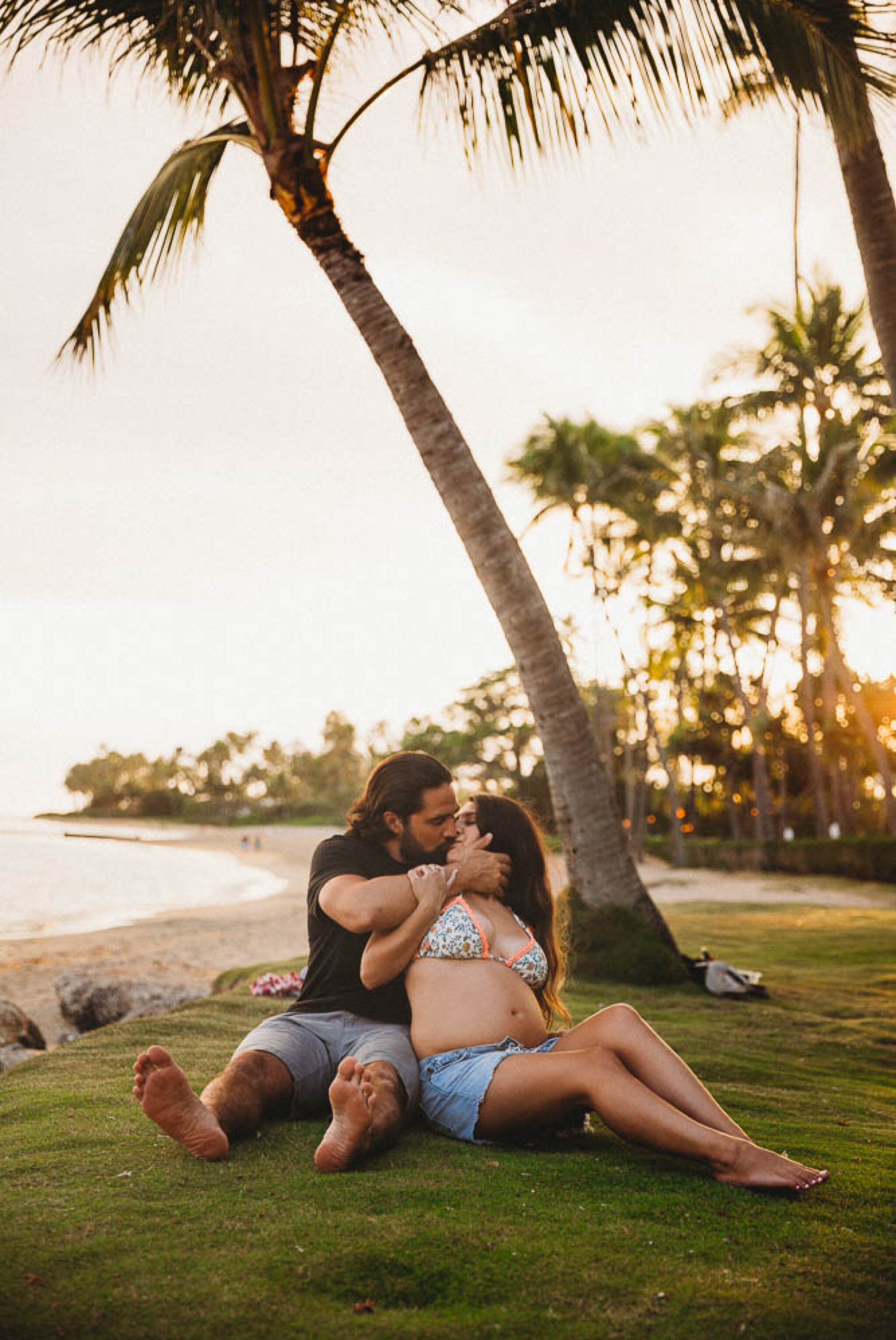 Sunset Maternity Photography Session at Kahala Beach in Oahu - Hawaii Family Photographer - Johanna Dye 5.jpg
