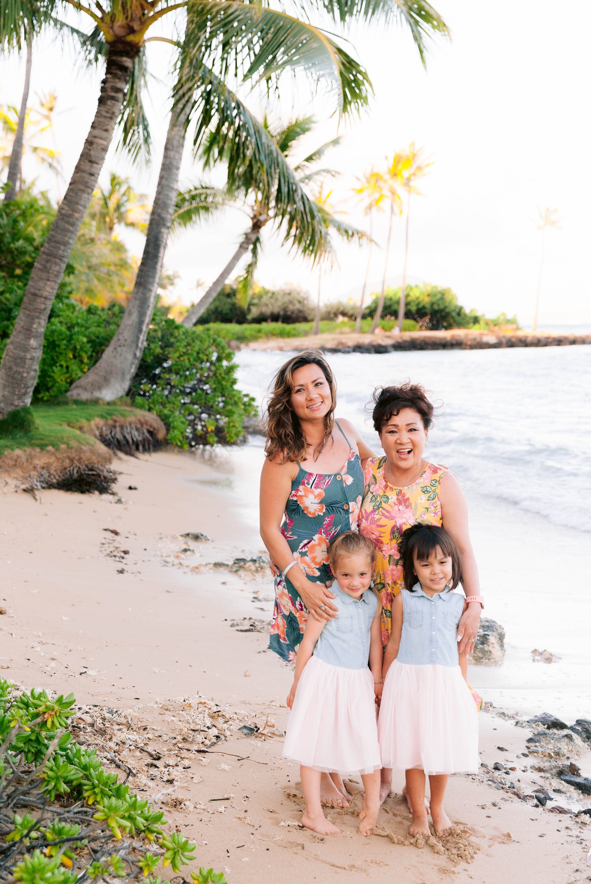 Extended Family Photography Session at Waialae Beach - Oahu Photographer