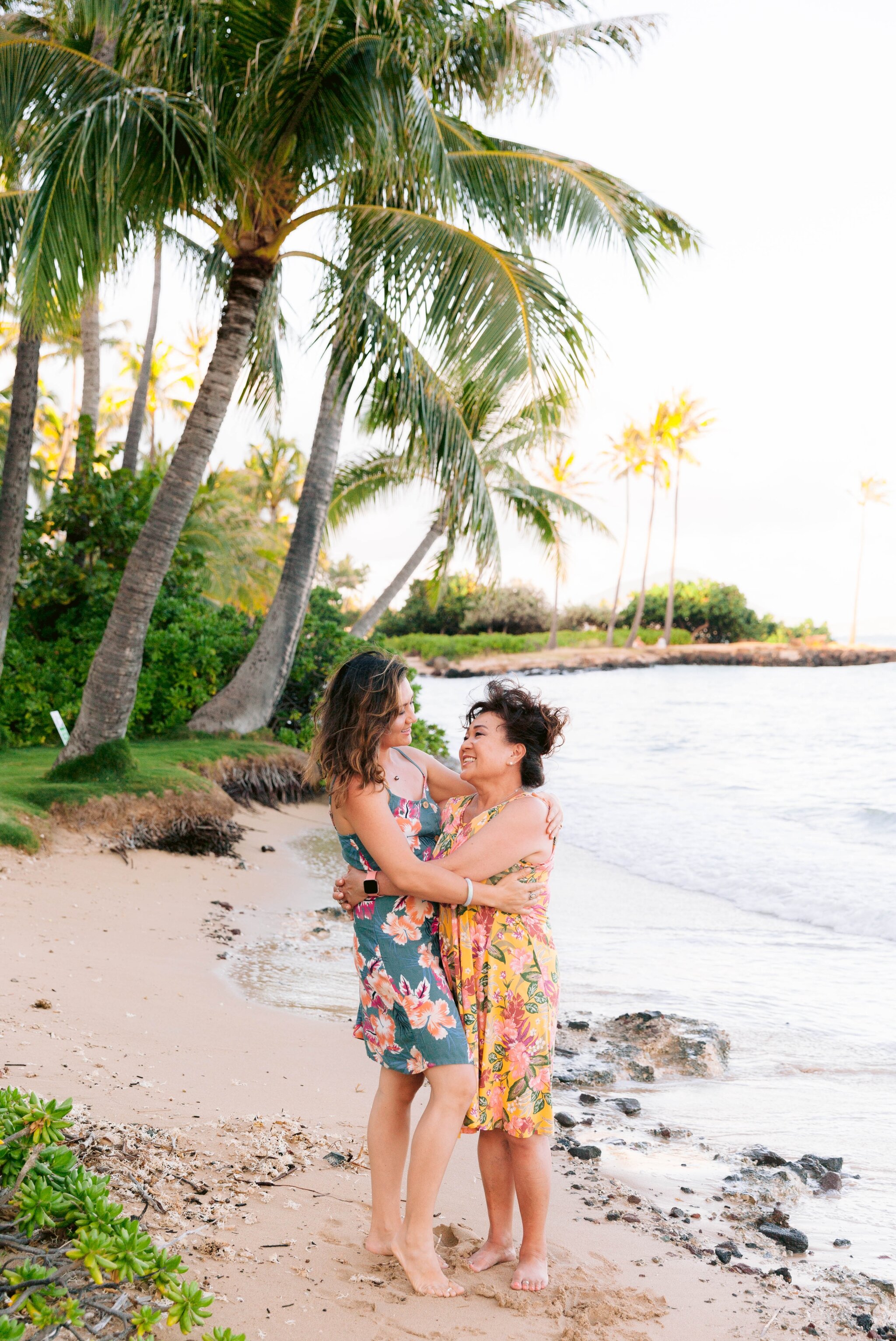 Extended Family Photography Session at Waialae Beach - Oahu Photographer