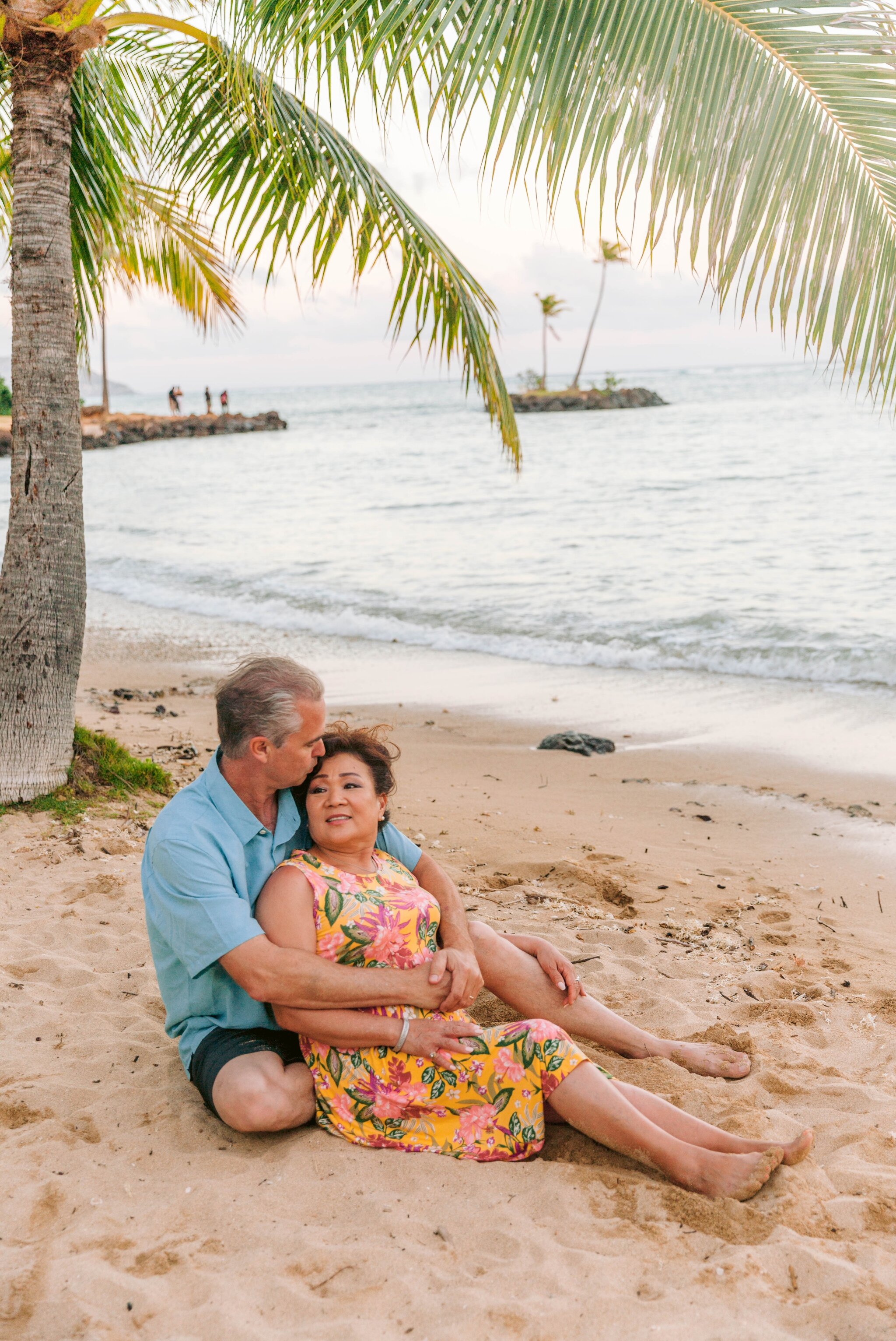 Extended Family Photography Session at Waialae Beach - Oahu Photographer