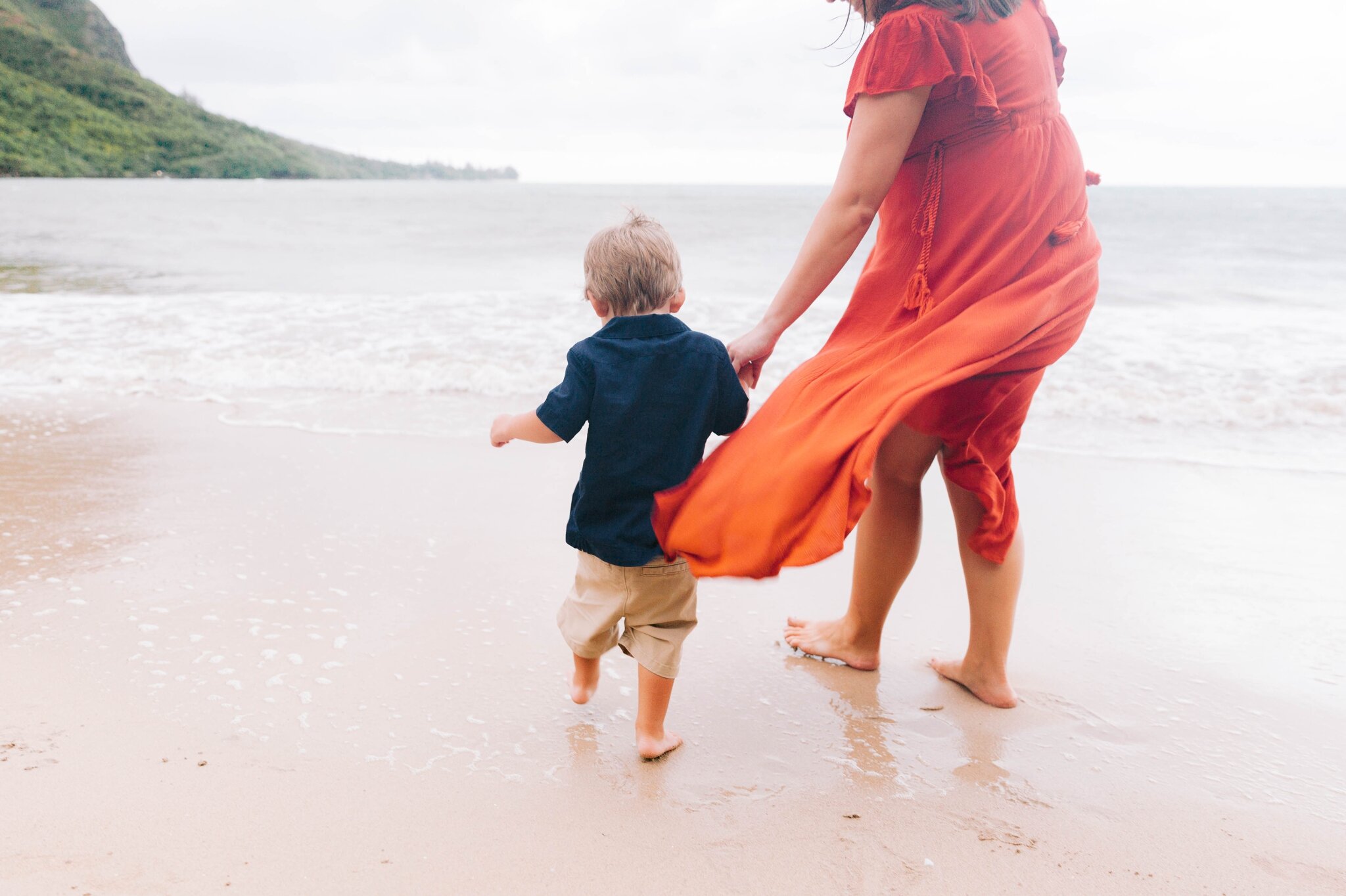 Maternity Photography Session at Kahana Bay - Oahu Family Photographer