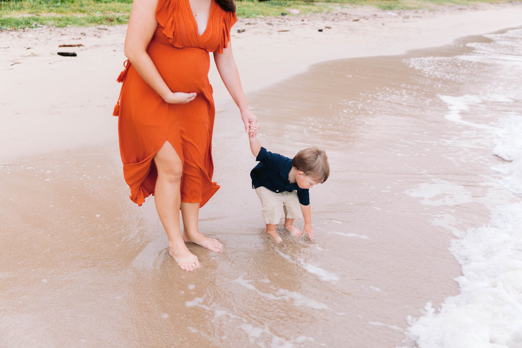 Maternity Photography Session at Kahana Bay - Oahu Family Photographer