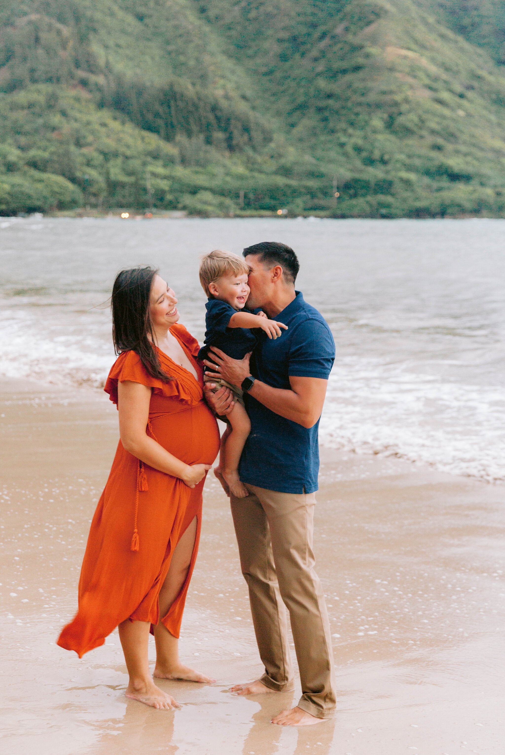 Maternity Photography Session at Kahana Bay - Oahu Family Photographer