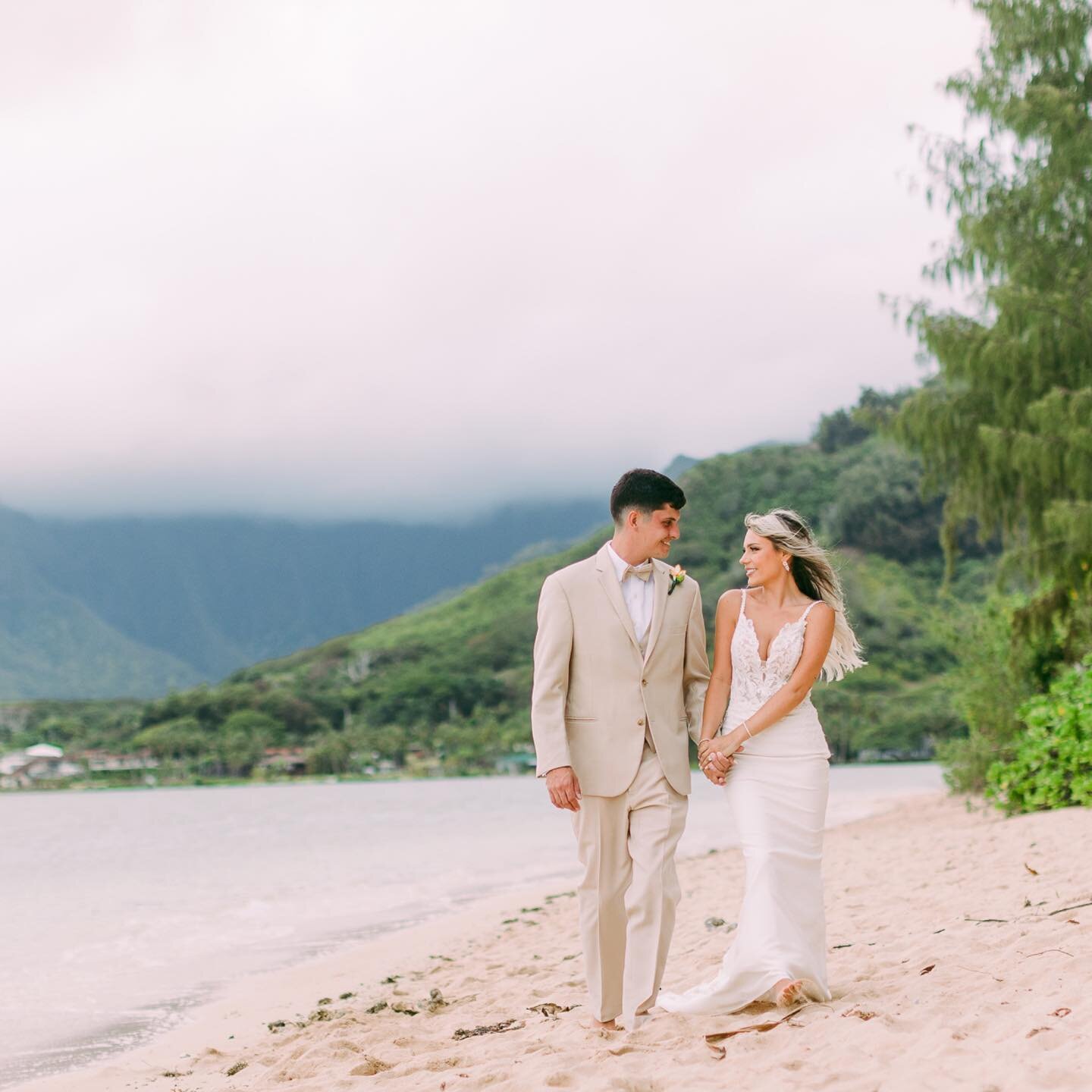 Lets run away together and get hitched in Hawaii 😍🌺

Prepping this sweet Gallery to be sent out today&hellip; ahhhh so excited to share this goodness! Sometimes I wish I could see yalls face when you get your wedding galleries! I get so excited whe