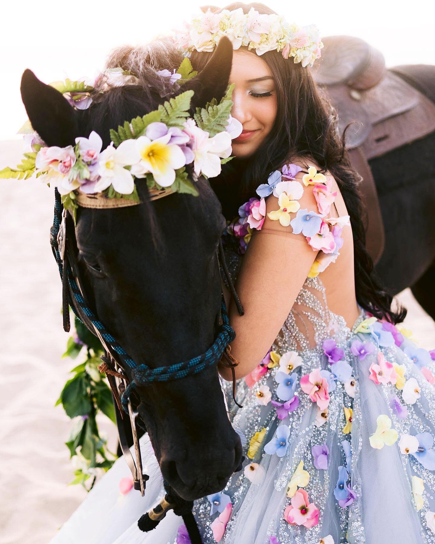 Forever obsessed with  Quincea&ntilde;eras 😍

This beautiful girl decided on a trip to Hawaii and a shoot at sunset with a magical horse instead of a party! 

Can someone say fairytale?!