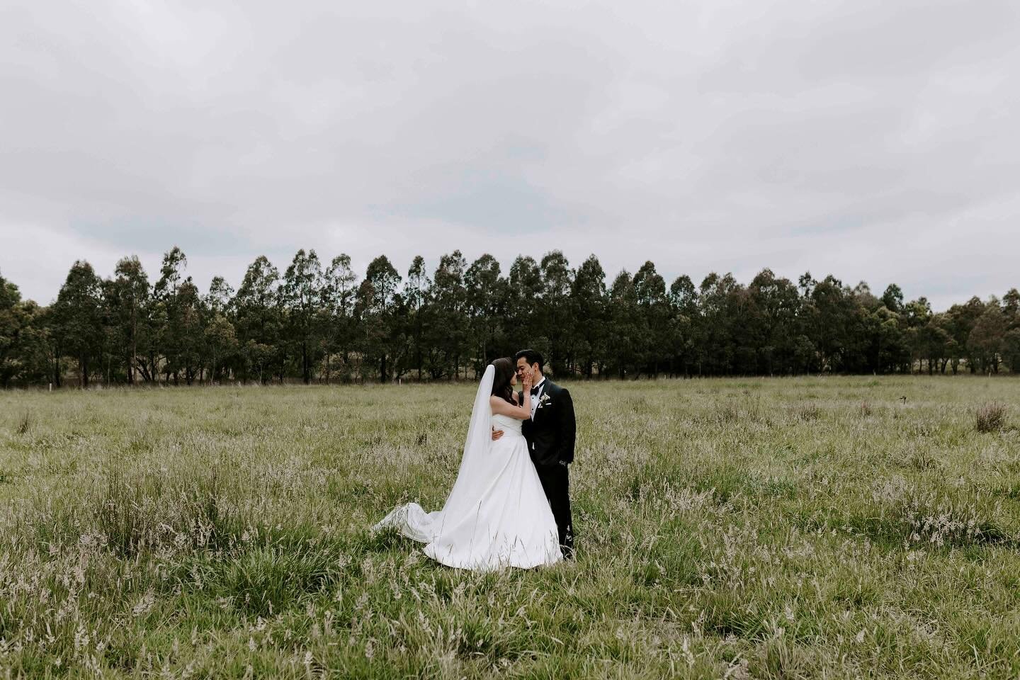 Cynthia &amp; James 💕 // #southernhighlands #bowral #weddingdress # bride #groom # weddingphotographer #sydneyweddingphotographer #countrywedding #weddingphotography